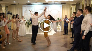 Она вышла танцевать и все женатые мужчины онемели — видео